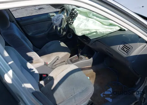 1999 Honda Civic Value Package z USA, uszkodzony, nr VIN 2HGEJ6615XH582884